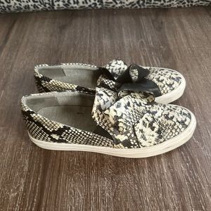 Nine West 9/12 slip on shoes.